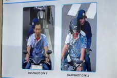 Polisi Tampilkan Foto...