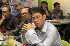 Tahan Harga BBM Subsidi,...