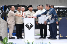 Presiden Prabowo Resmikan...