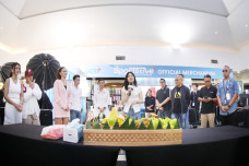 Gandeng Luna Maya dan...