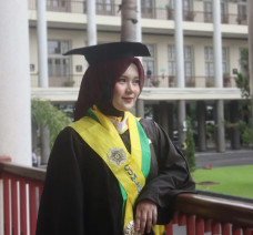 Cerita Istiqomah Katin,...