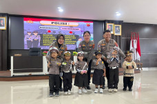 Warga Apresiasi Kapolri...