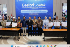 Kemendiktisaintek Luncurkan...