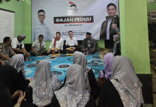 PSI Salurkan Bantuan...