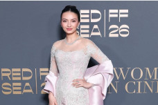 Raline Shah Tampil Stunning...