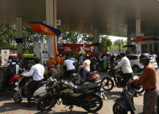 Harga BBM di India Melonjak...