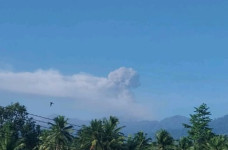 Gunung Dukono Erupsi...