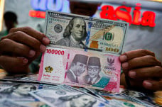 Rupiah Keok Lawan Dolar...
