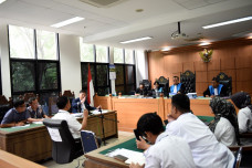 Sidang Gugatan PLK,...