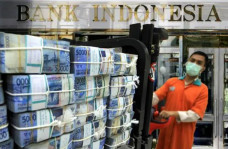 BI Respons Rupiah Tembus...