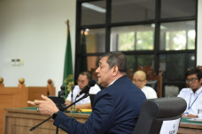 Sidang PLK di PTUN,...