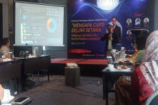 Kecam Ketimpangan Layanan...