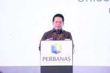 Fundamental Solid, Perbanas...