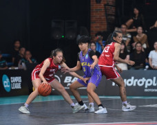 Tim Putri UBAYA dan...