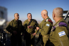 Serang Lebanon, Israel:...