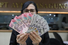 Rupiah Hari Ini Ditutup...