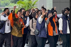 Keluarga Roy Suryo dan...