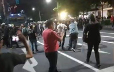 Demo Ricuh di Grahadi...