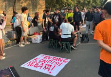 Mahasiswa Gelar Solidarity...