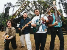 Band Perunggu Bongkar...