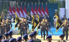 Prabowo Beri Penghargaan...