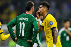 UEFA Tolak Aturan Kartu...