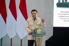 Pesawat AMA Dibakar...