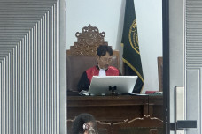 Hakim Tolak Praperadilan...