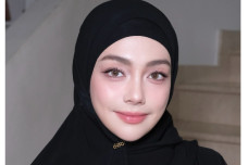 Tangis Celine Evangelista...