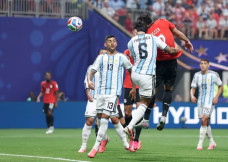 Messi Gagal Penalti,...