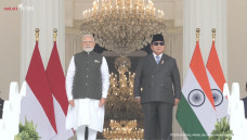 Momen Prabowo Sambut...