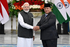 Pengamat Militer dan...