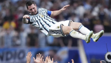 Messi Bertabur Rekor...