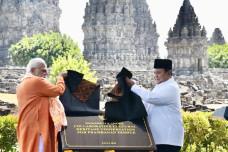 Candi Prambanan Jadi...