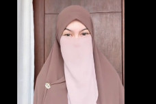 Resmi Cerai, Tuntutan...