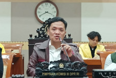 DPR Minta Kejagung Bentuk...