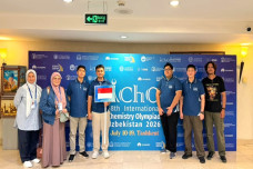 4 Pelajar Indonesia...