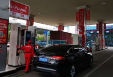 Teluk Kembali Memanas,...