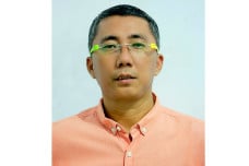 Dokter Tifa dan Roy...