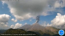 Gunung Lewotobi Laki-laki...