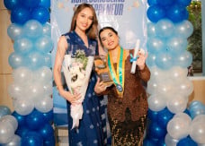 Cinta Laura Biayai Sekolah...