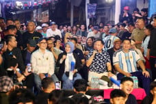 Momen Mendagri Nobar...
