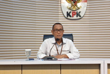KPK Tahan 3 Tersangka...