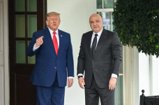Trump akan Bicara dengan...
