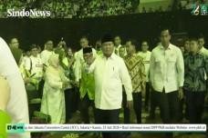 Prabowo dan Gibran Hadiri...