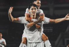 Cetak Hattrick, Mitchell...
