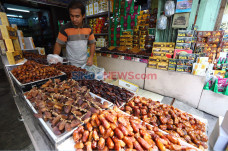 Penjualan Kurma di Tanah...