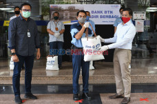 BTN Bagikan Paket Sembako...