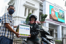 BTN Bagikan Sembako...