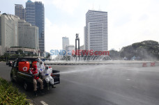 PMI Lakukan Penyemprotan...
